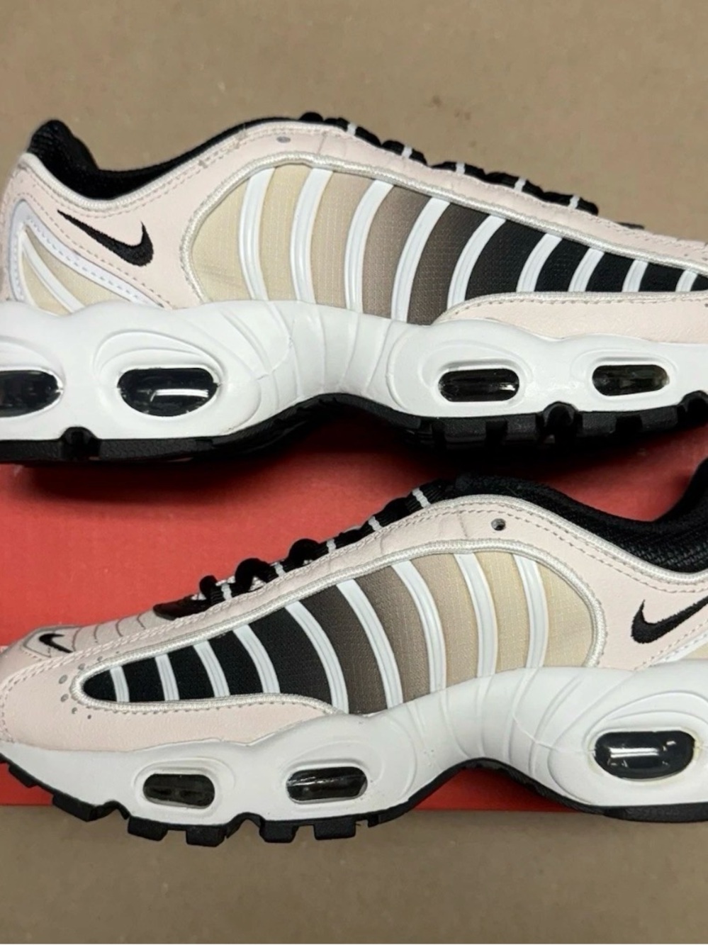 Nike Air Max Tailwind IV 4 size 5.5 women’s running shoes NEW!